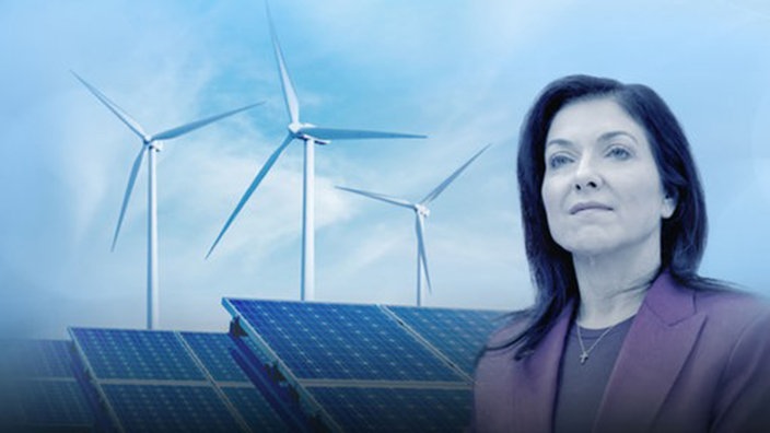 Katharina Reiche mit Windrädern