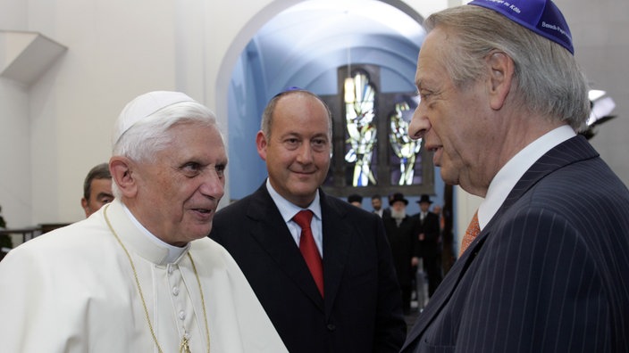 Papst Benedikt und Zentralratsvorsitzender Paul Spiegel in Kölner Synagoge