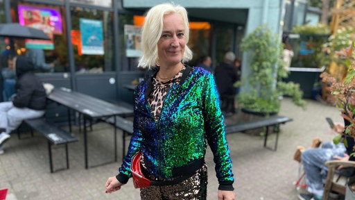 ESC 2026 Finale: Lisa trägt ein Glitzerndes Outfit für das Public Viewing 