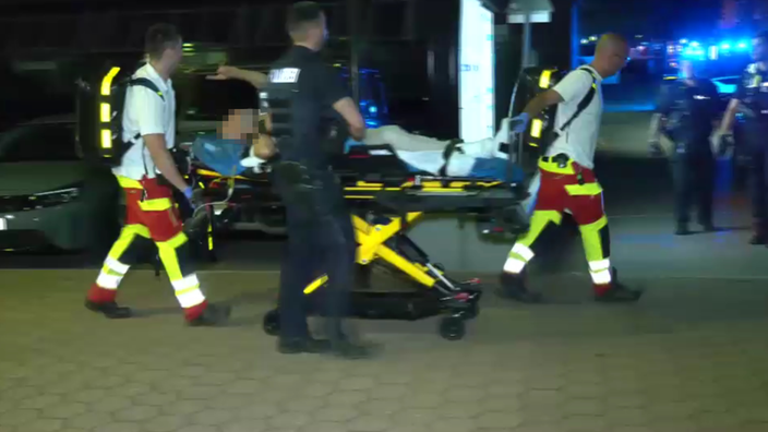 Verletzter auf Krankenliege in Essen