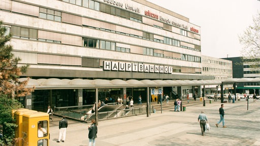 Der Essener Hauptbahnhof, von der Südseite aus gesehen.