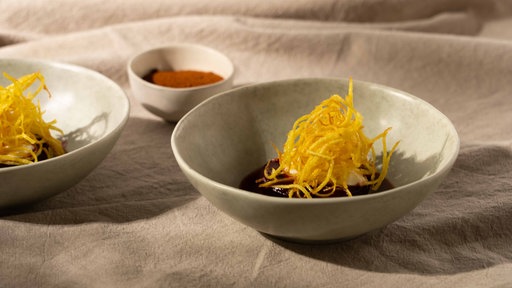 Geschmorte Rote Bete mit Kartoffelstroh,