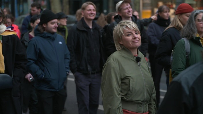 Bild von Sabine Heinrich auf einer Demo in einer Menschenmenge 