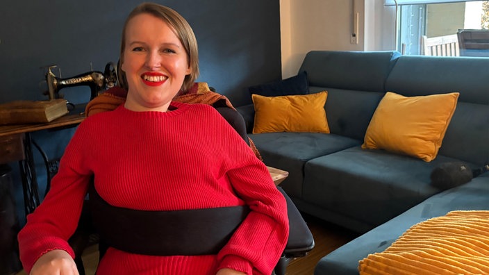 Patrizia lächelt in die Kamera 