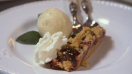 Zwetschgenkuchen mit Vanille-Eis von Klaus Wagenhuber