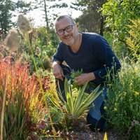 Markus Gaißl in seinem Garten.