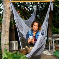 Saskia Plewe in ihrer Hängematte.