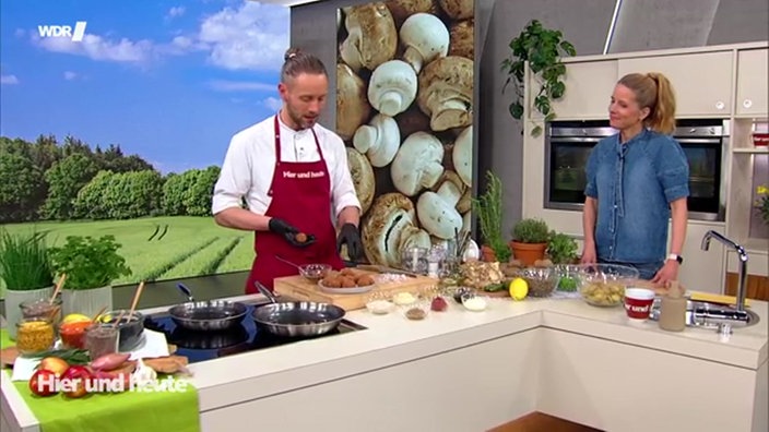 Vegane Pilz-Linsenbällchen mit Kartoffelerbsensalat