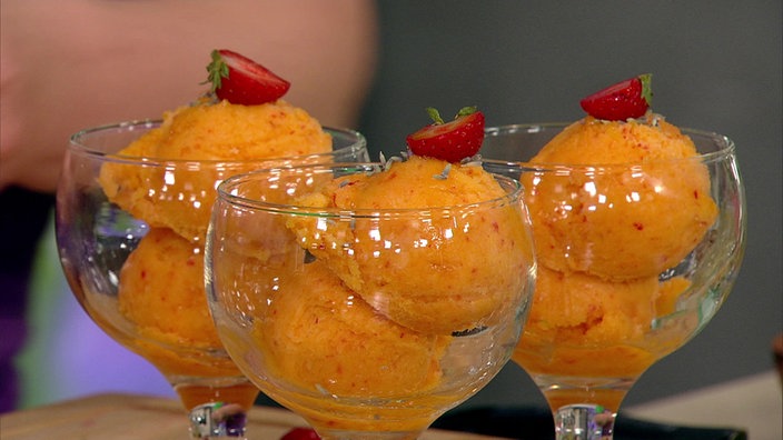 Schnelles Aprikosen-Sorbet mit Lavendelsirup