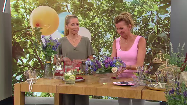 Blumige Deko für die Gartenparty
