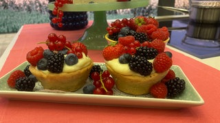 Edle Mürbeteigtörtchen mit Beeren 