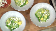 Hausgemachte Gnocchi mit Bärlauchsoße, jungen Erbsen und Zuckerschoten