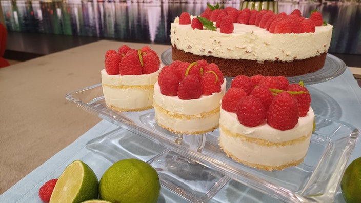 Fruchtig erfrischende Himbeer-Limettentörtchen
