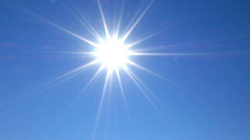 Mittagssonne am Himmel