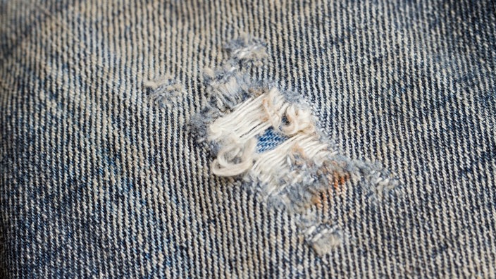 Löcher in der Hose flicken