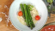 Spargelrisotto mit Kirschtomaten aus dem Ofen
