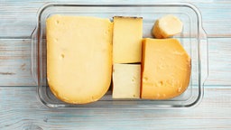 Verschiedene Käsesorten (Gouda, Comte, Greyerzer, Parmesan)