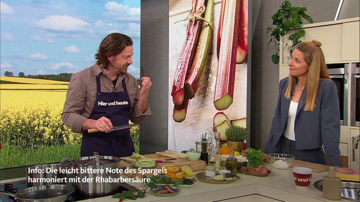 Weißer Spargelsalat mit Rhabarber und gebratener Lachsforelle