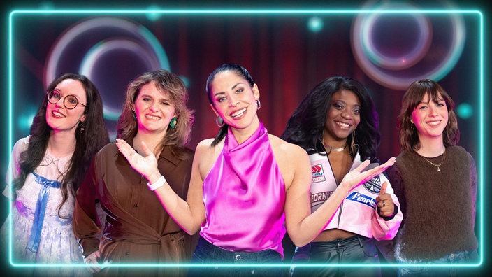 Moderatorin Negah Amiri (Mitte) mit v.l.n.r. Elli Lizz, Maja Stinnen, Mia Heuse und Emilia Suchlich.