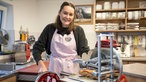 Katharina Mühlbauer im Hofladen. 