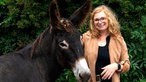 Petra Balster-Spinne mit einem Esel.