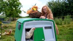 Petra Balster-Spinne mit dem Hühnermobile.