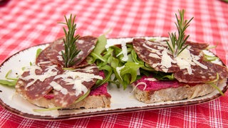 Biertreber-Brot mit Wild-Gin-Salami von Stefanie Huber