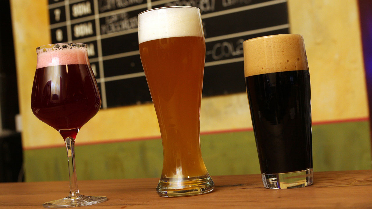 Drei Craft-Biere in einer Bar