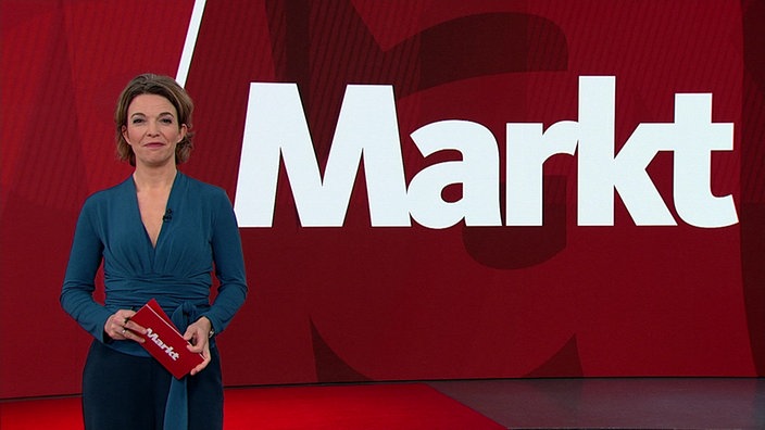 Moderatorin Yvonne Willicks im Servicezeit Studio