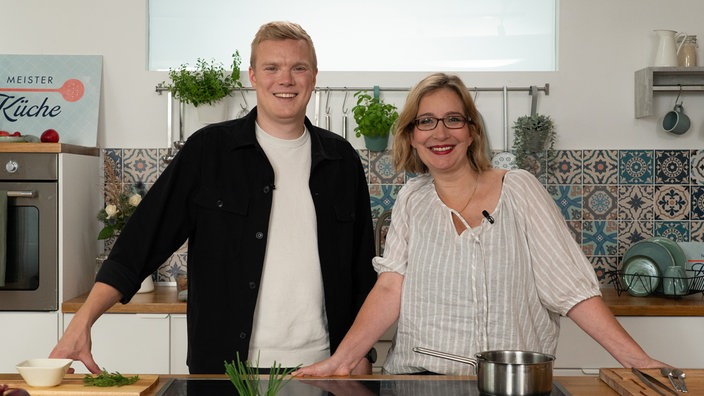 Yvonne Willicks und Jaspar Wcislo in der "Meisterküchen" Küche.