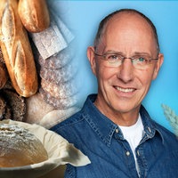 Thomas Ranft vor Brot und Ähren