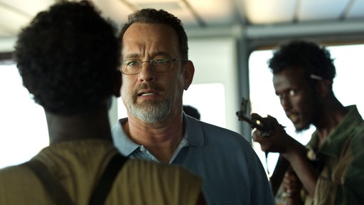 Das US-Container-Frachtschiff "MV Maersk Alabama" wird vor Somalia von Piraten gekapert. Kapitän Phillips (Tom Hanks) bietet sich als Geisel an.