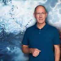 Montage: Thomas Ranft vor den vier Elementen. Hervorgehoben: das Wasser