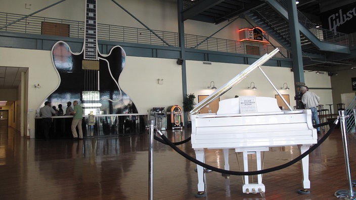 Die Gibson Guitar Factory