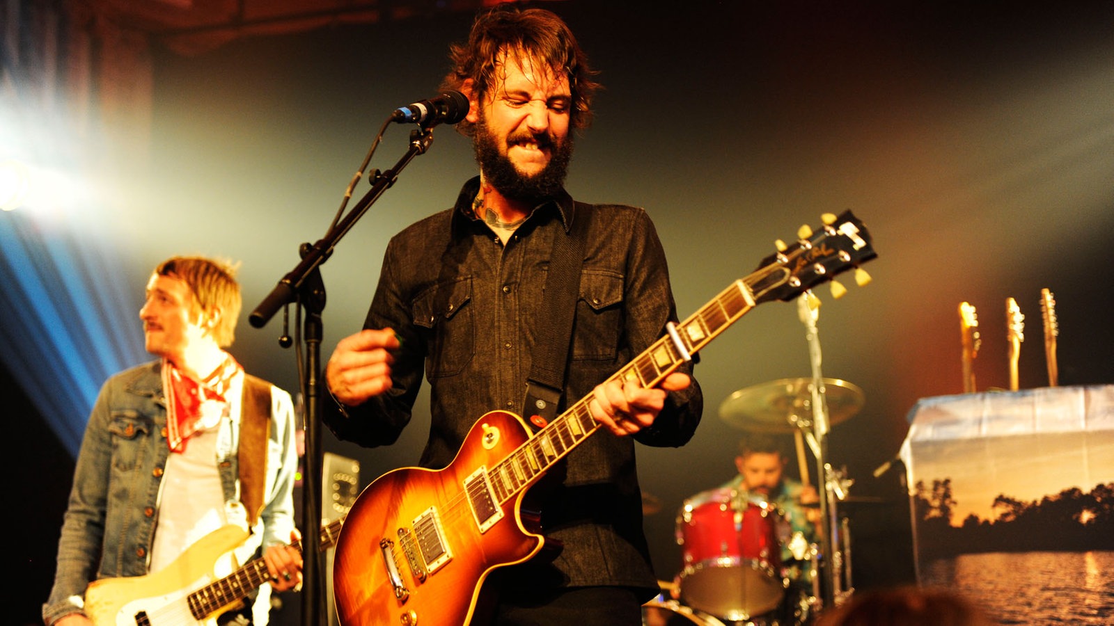 Die Show der "Band of Horses" treibt ihren Akteuren sichtlich Schweiss auf die Stirn