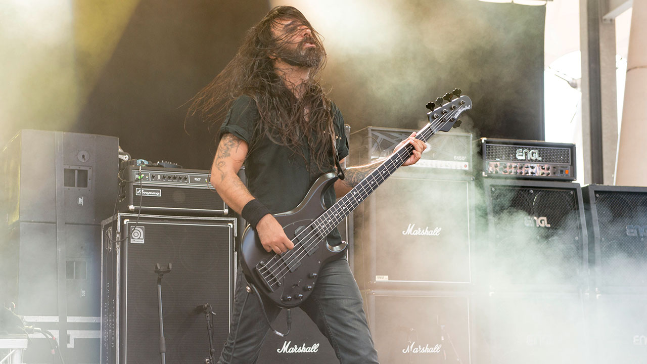 Der Bassist von Orphaned Land