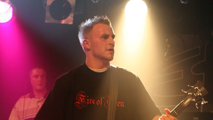 Der El Postre Bassist beim Bootleg im September 2007