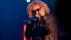 Der Sänger der Chickenfoot´s am Mikrofon die linke Hand ballt er zu einer Faust