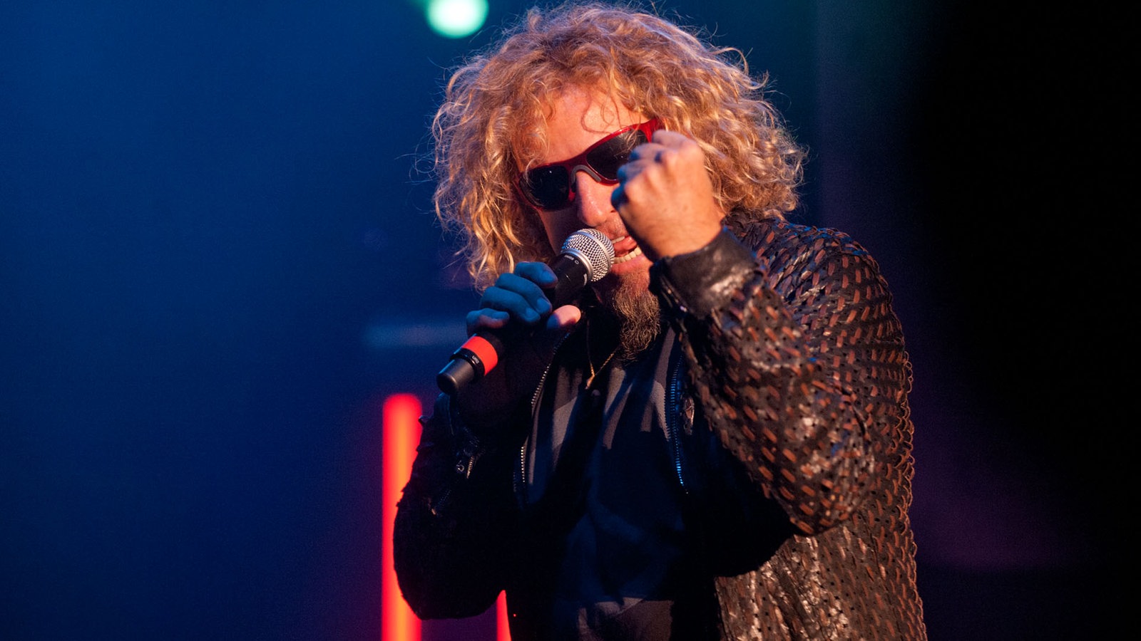 Der Sänger der Chickenfoot´s am Mikrofon die linke Hand ballt er zu einer Faust