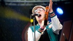 Tamburinspielender Sänger Flo Mega mit den The Ruffcats