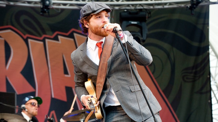 der Gitarrist bei der Band Flo Mega & The Ruffcats.