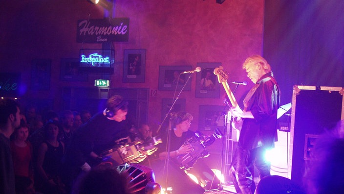 Seitlicher Blick auf die Bühne beim Konzert von "Jane".