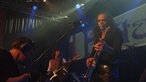 Seitlicher Blick auf die Bühne beim Konzert von Epitaph.