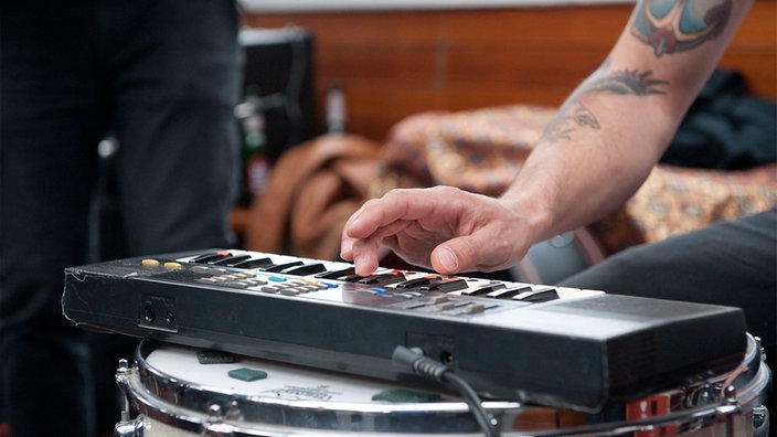 Grossaufnahme eines Keyboards der Band "Nicolas Sturm & das Klingen Ensemble"