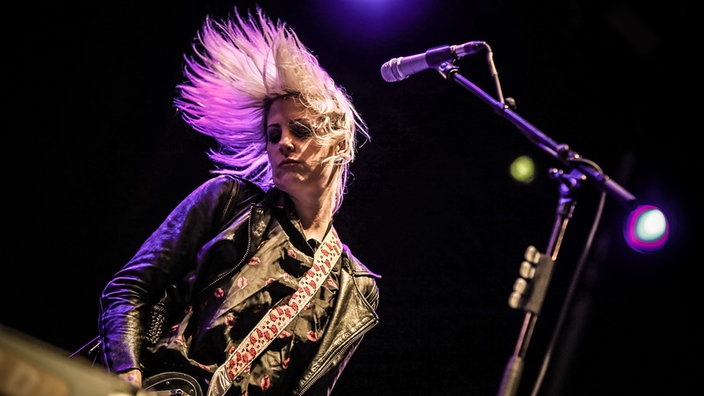 Brody Dalle auf der Bühne
