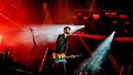Bassist von Placebo auf der Bühne