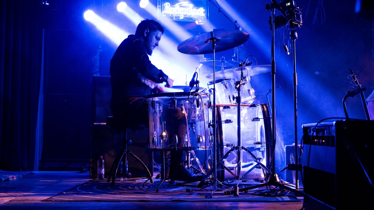 Izzy And The Black Trees