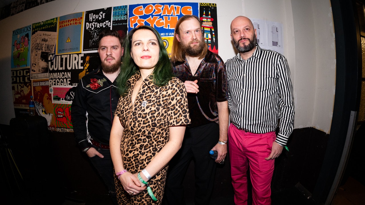 Izzy And The Black Trees