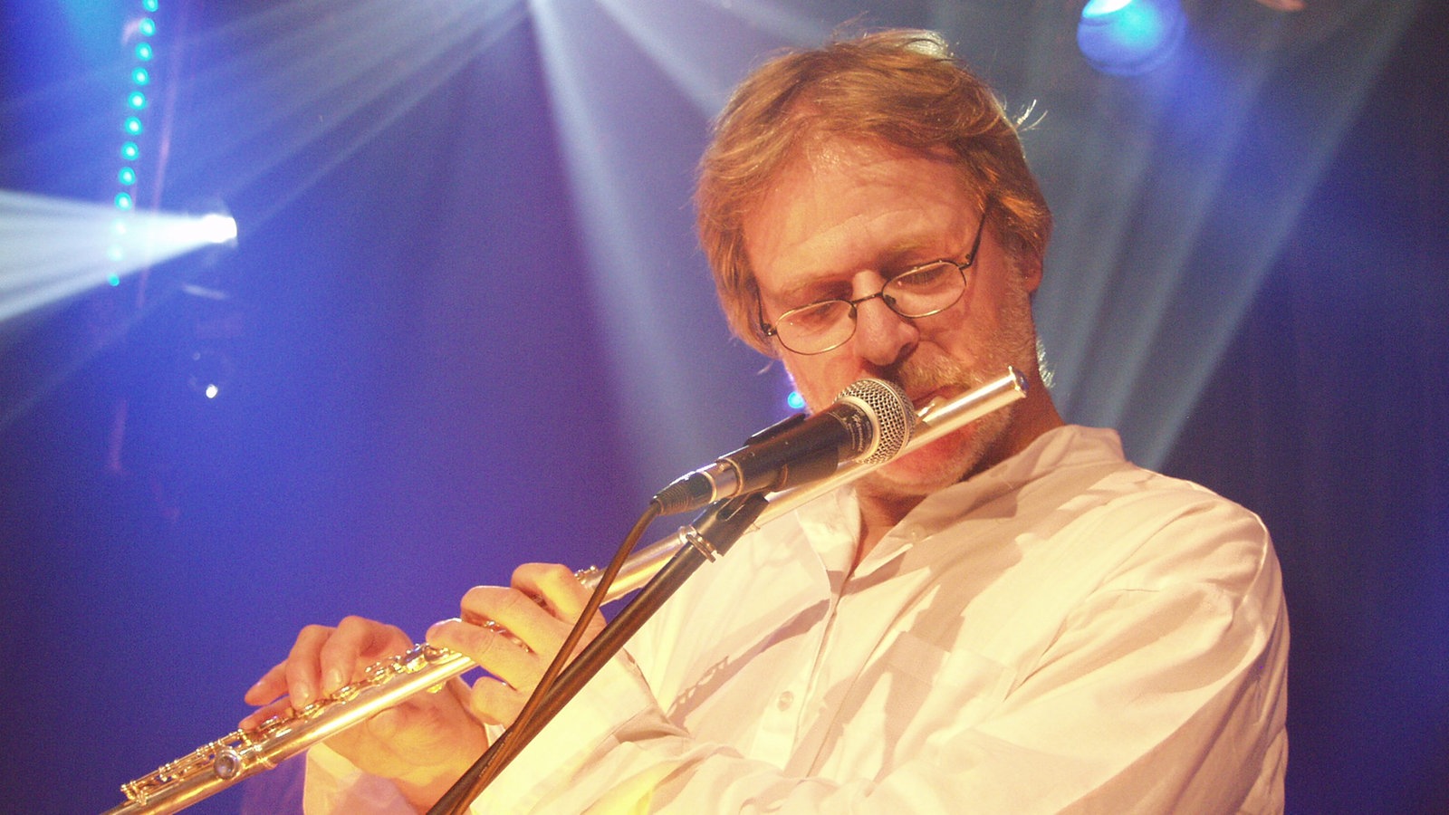 Klaus Gülden von Rufus Zuphall spielt Querflöte beim KrautRockpalast 2005