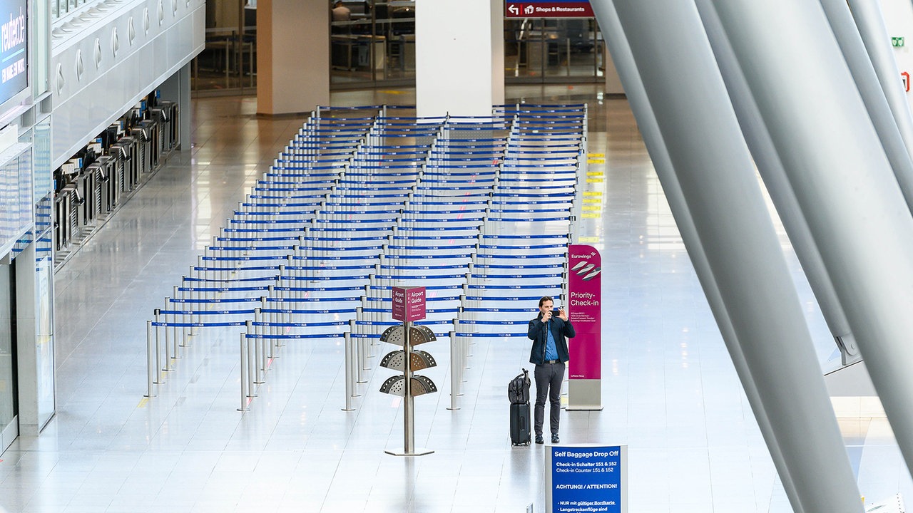 Maxim: Corona Session auf dem Flughafen Düsseldorf